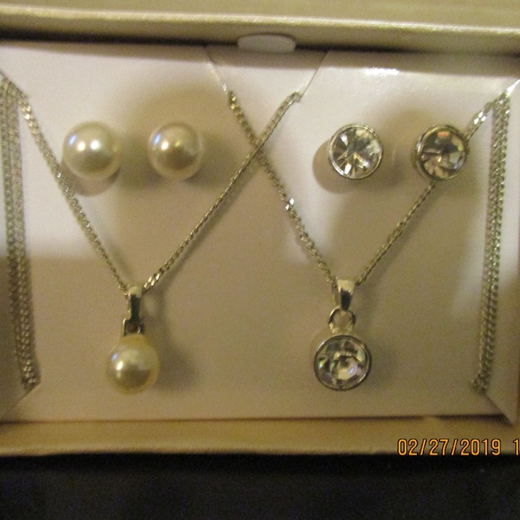 Avon Rare 4 Piece Gift Set - Picture 2 of 8